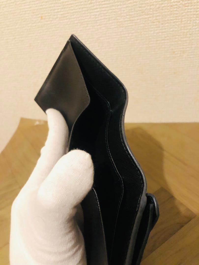 プラダ　三つ折り財布