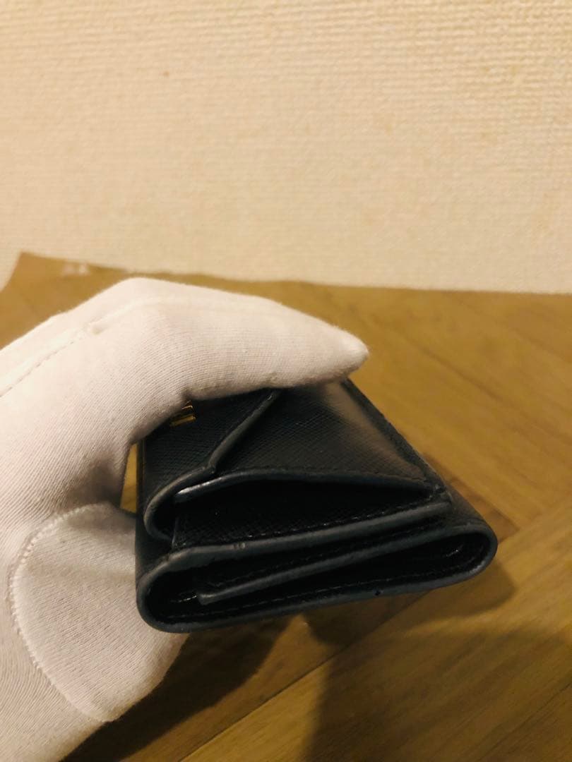 プラダ　三つ折り財布