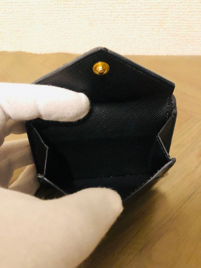 プラダ　三つ折り財布