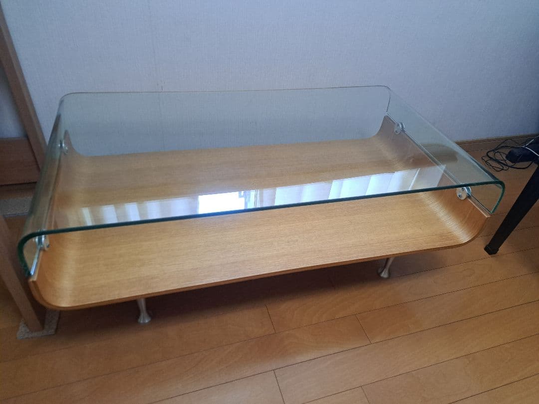 IDC大塚家具ガラスローテーブル