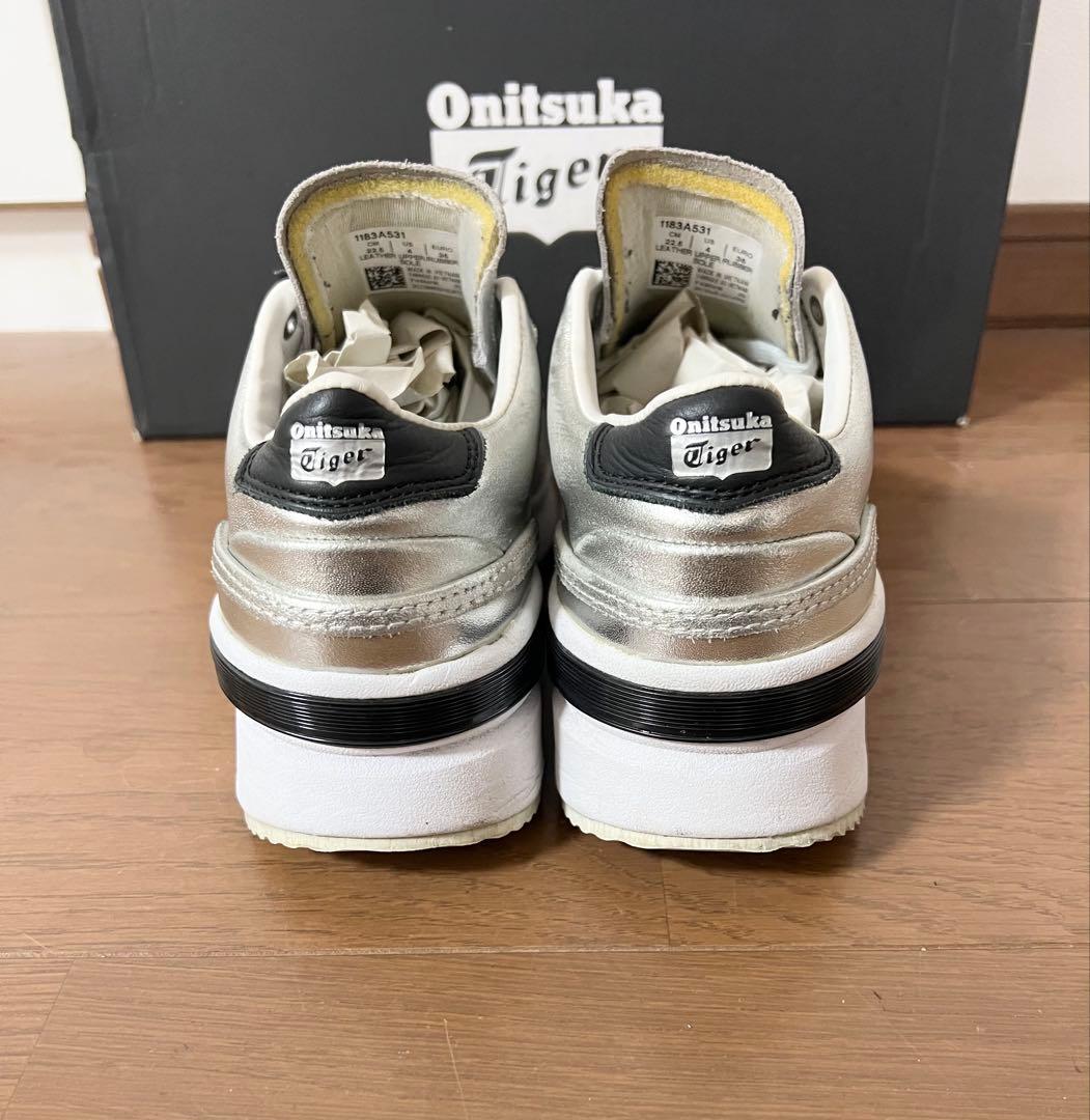 【美品】オニツカタイガー　厚底スニーカー　シルバー　22.5cm