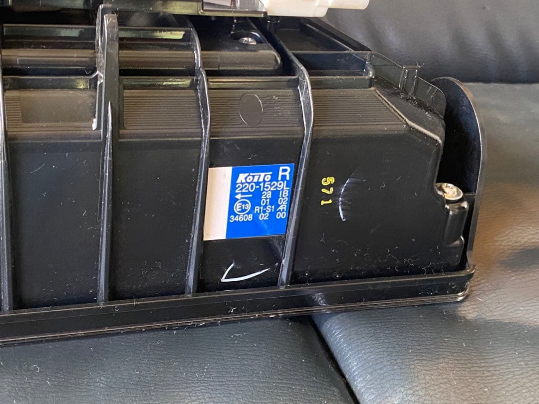 小糸　LED テールランプ　KOITO 3連タイプ　ノーマルターン　左右　②