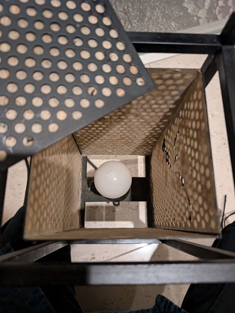 鉄製　行灯　間接証明 インテリア　和紙　灯り　黒　鉄　フロアライト　古民家