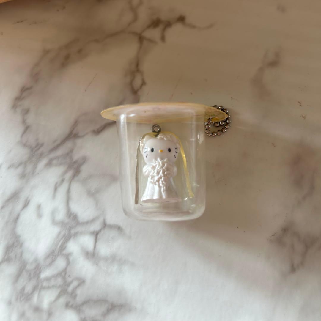 カップ型キティちゃんキーホルダー☆ウエディングドレスバージョン☆レア☆希少
