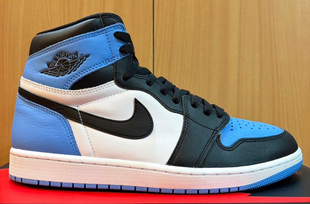 ま*さ様 ナイキ エアジョーダン1 レトロ ハイ ユニバーシティブルー スニーカ