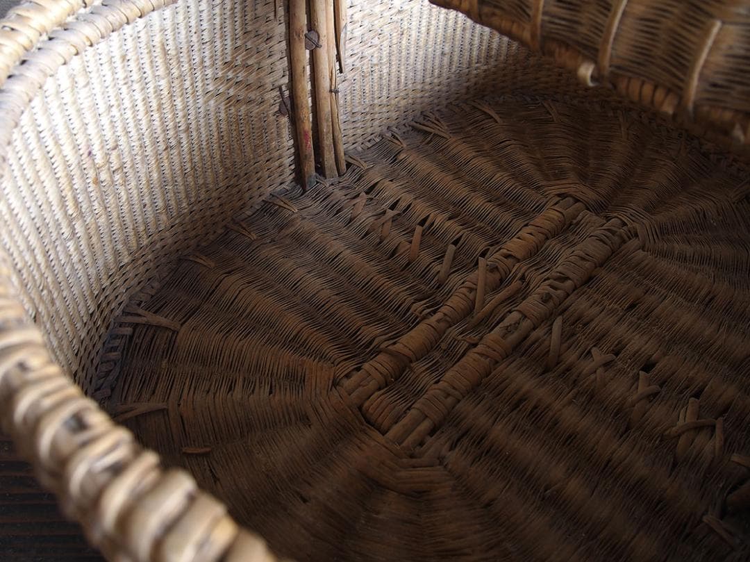 ふた付き 皮ハンドル大きなバスケット 民藝 パニエ かご細工 柳 籐/K351