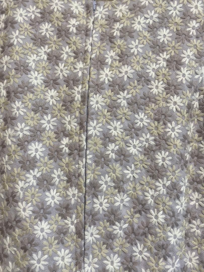 新品未使用　タグつきワンピース　タルティーヌエショコラ　　130 総刺繍