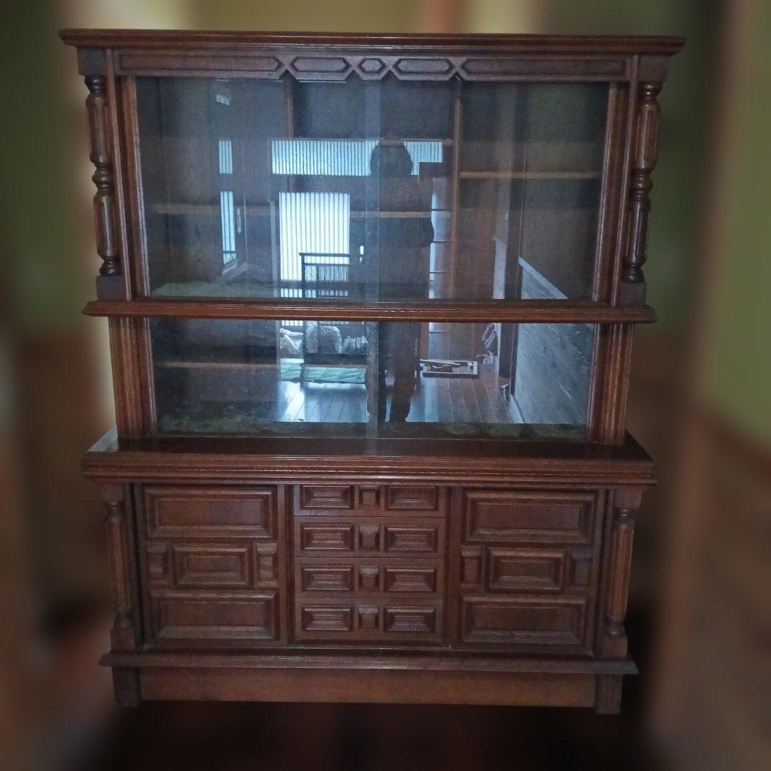 木製クラシック食器棚 ガラス扉付き　アンティーク