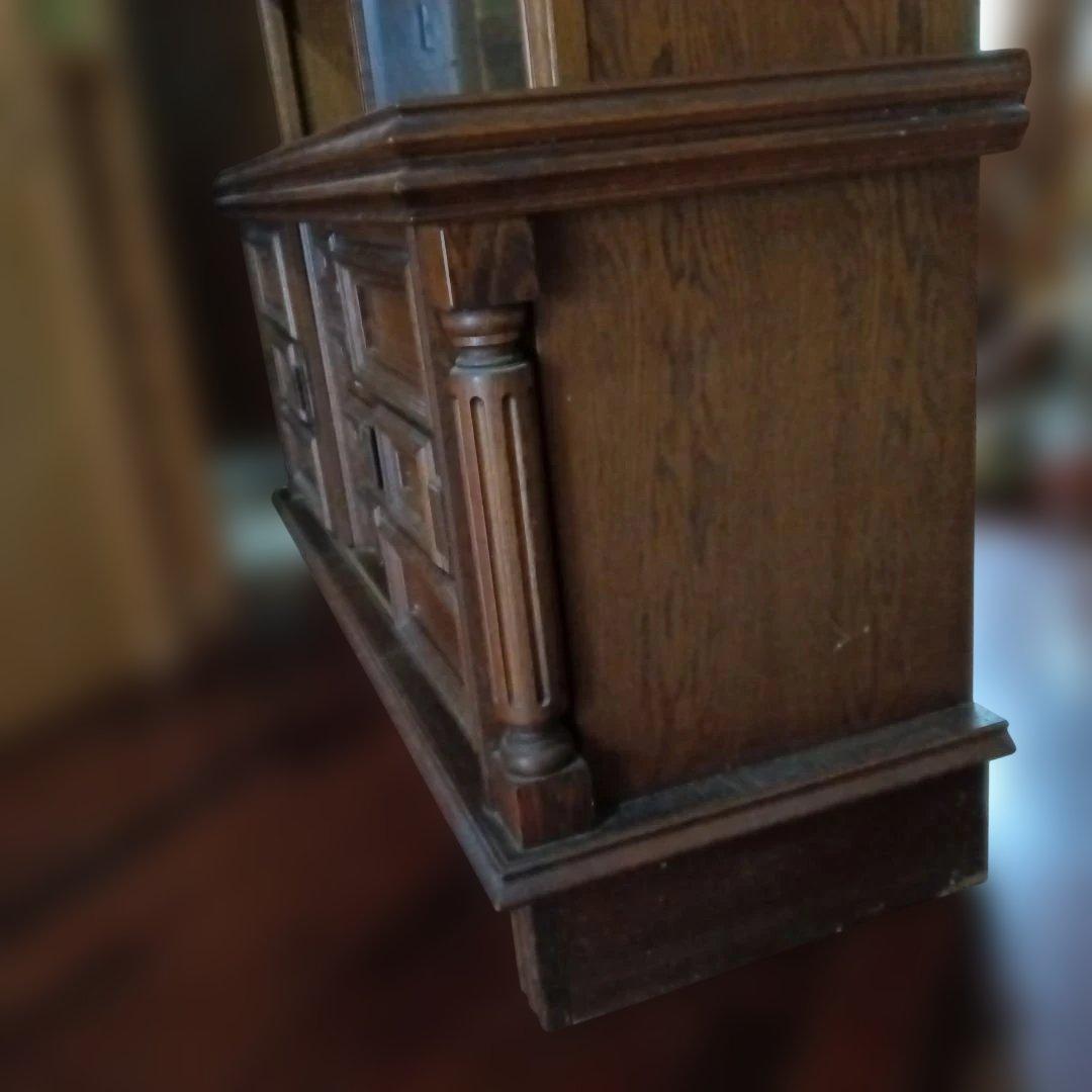 木製クラシック食器棚 ガラス扉付き　アンティーク