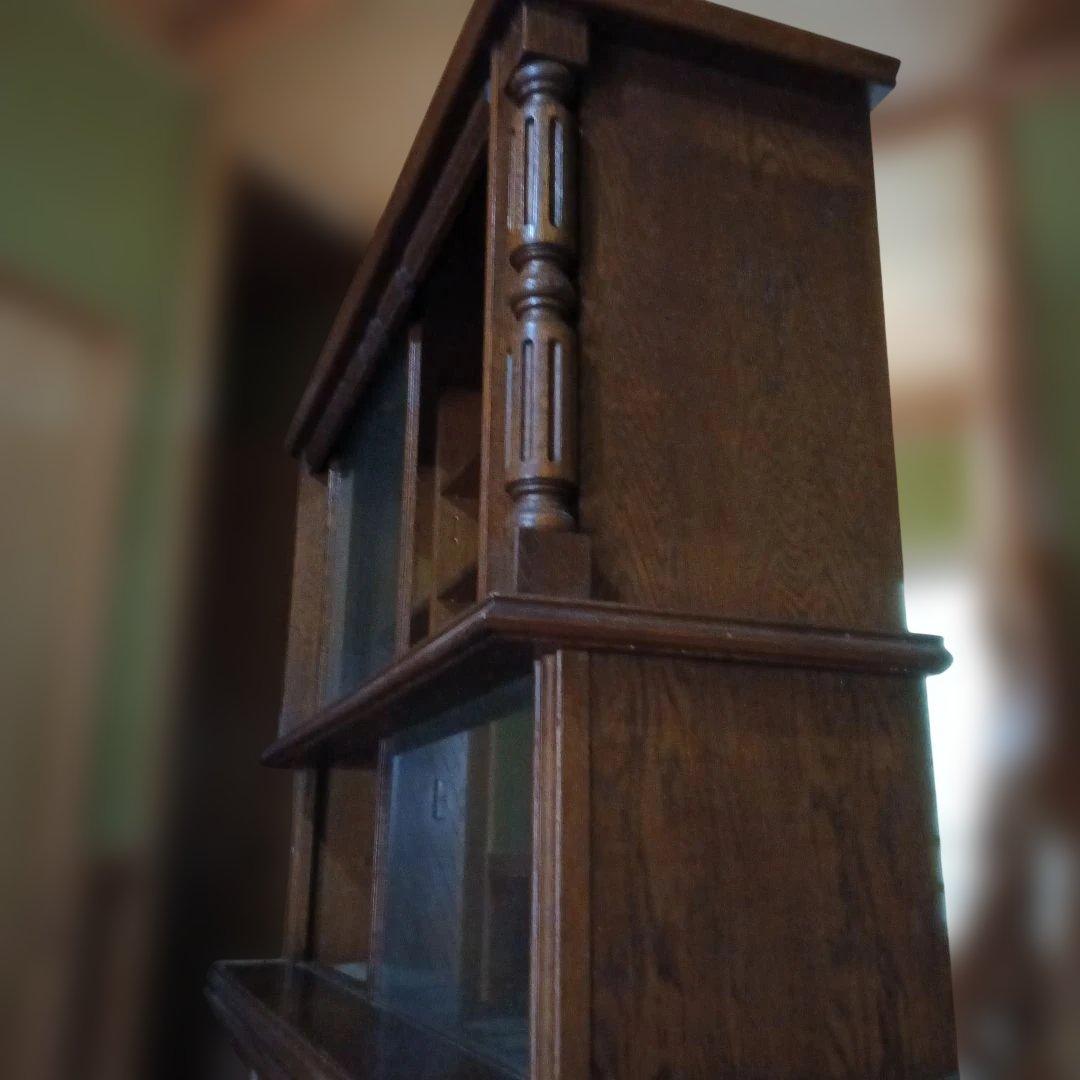 木製クラシック食器棚 ガラス扉付き　アンティーク