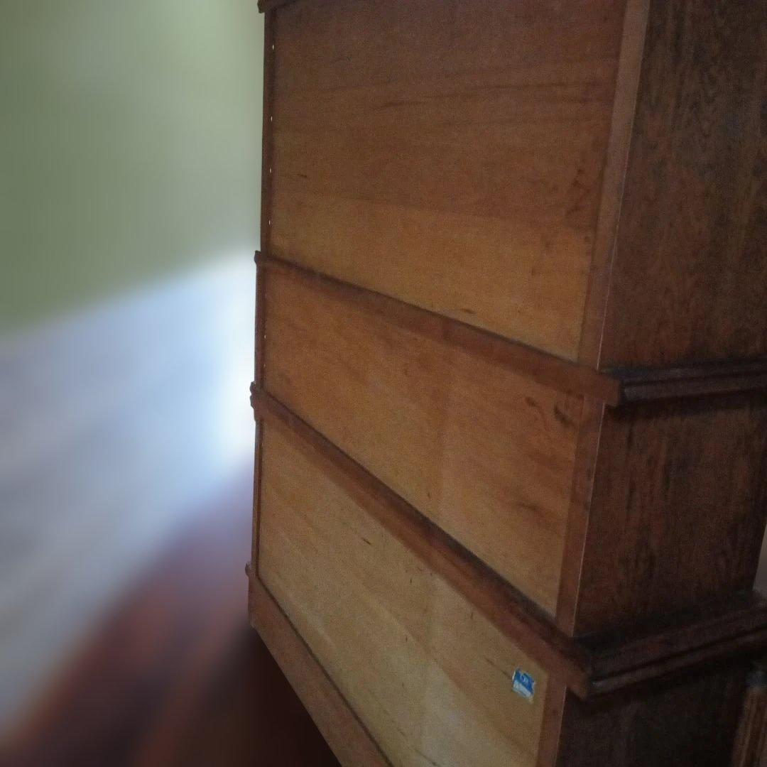 木製クラシック食器棚 ガラス扉付き　アンティーク