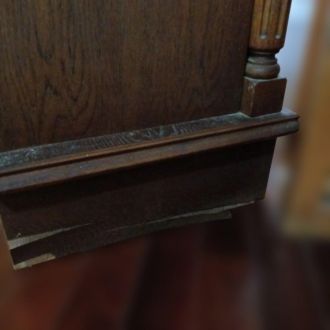 木製クラシック食器棚 ガラス扉付き　アンティーク