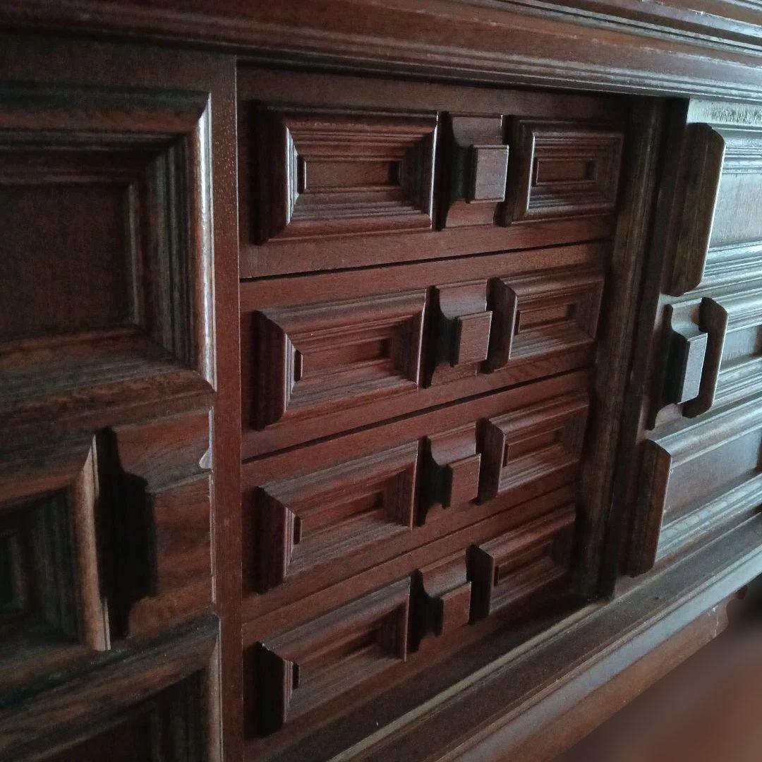 木製クラシック食器棚 ガラス扉付き　アンティーク