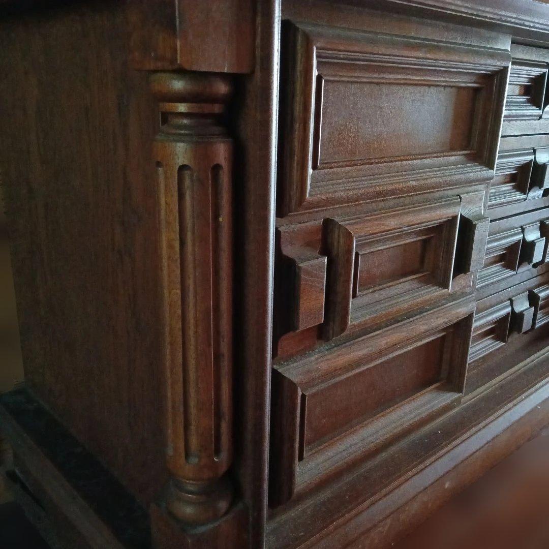 木製クラシック食器棚 ガラス扉付き　アンティーク