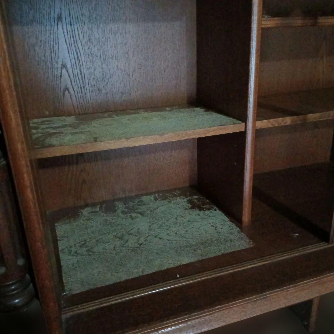 木製クラシック食器棚 ガラス扉付き　アンティーク