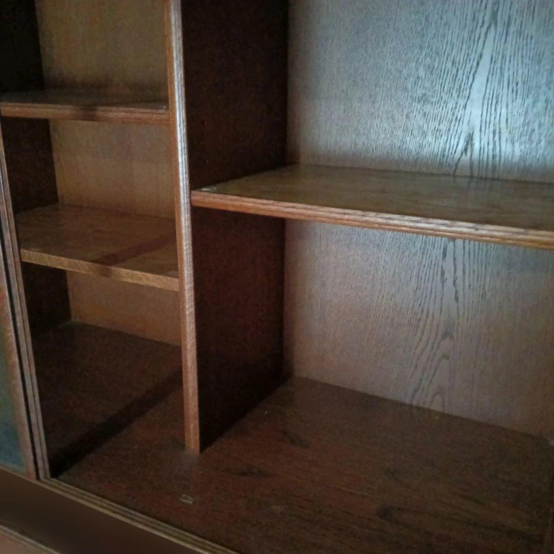 木製クラシック食器棚 ガラス扉付き　アンティーク