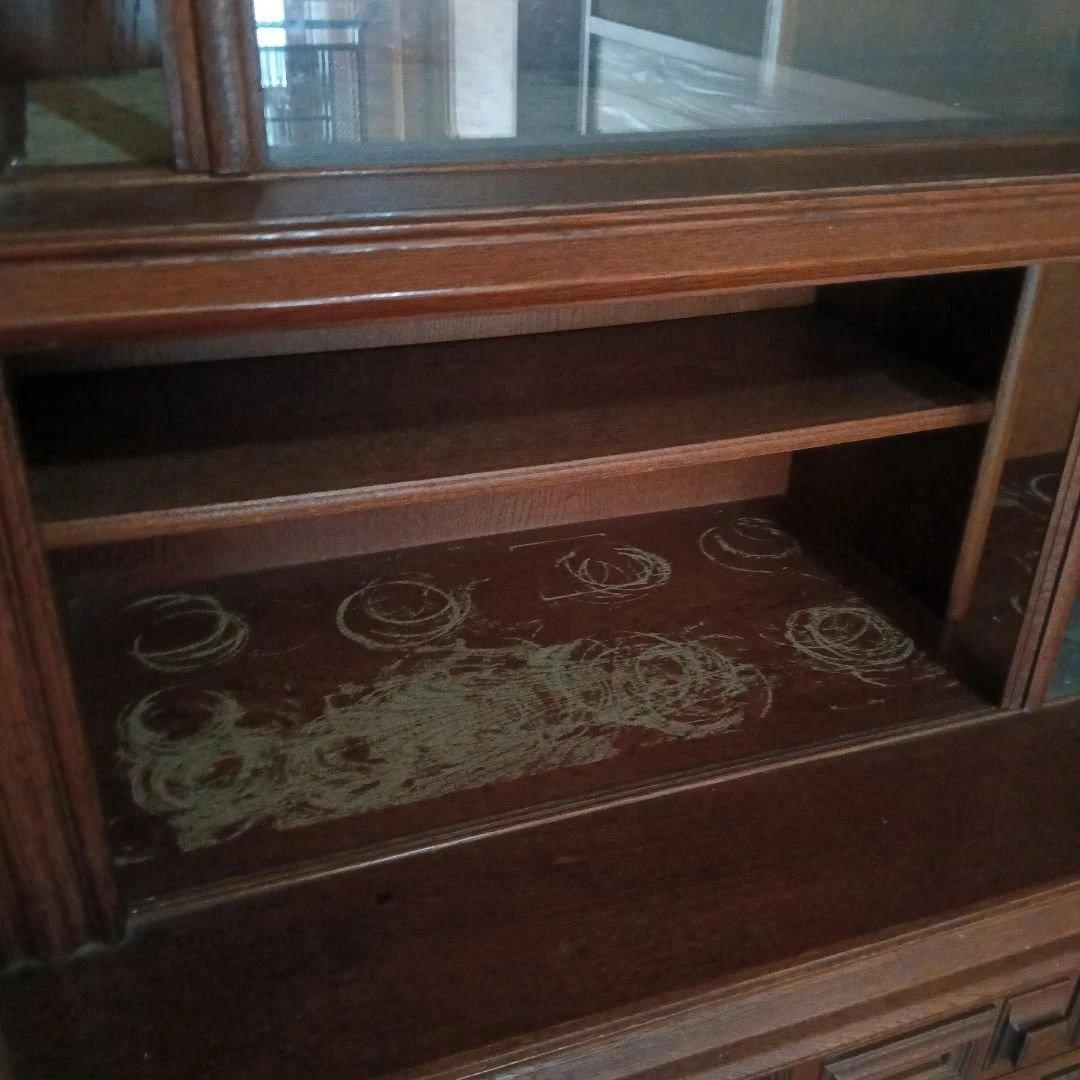 木製クラシック食器棚 ガラス扉付き　アンティーク