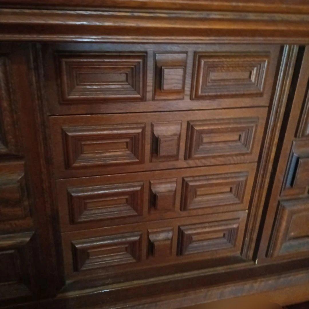 木製クラシック食器棚 ガラス扉付き　アンティーク