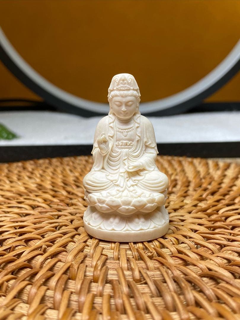 天然マンモス牙美しい手作り彫刻　南海観音　置物