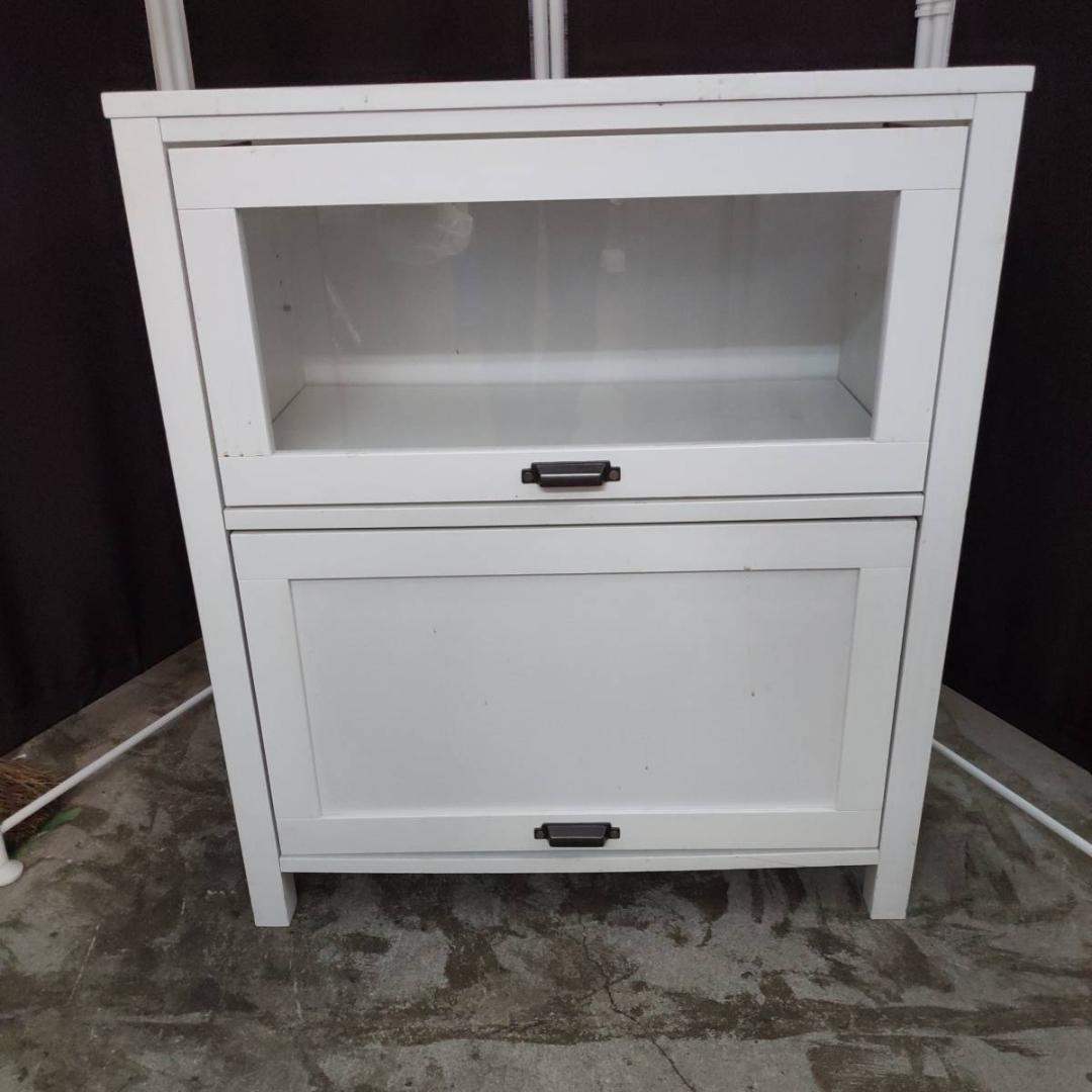 保健室にあったような白いキャビネット昭家具チェスト収納棚ラック白ホワイトガラス扉