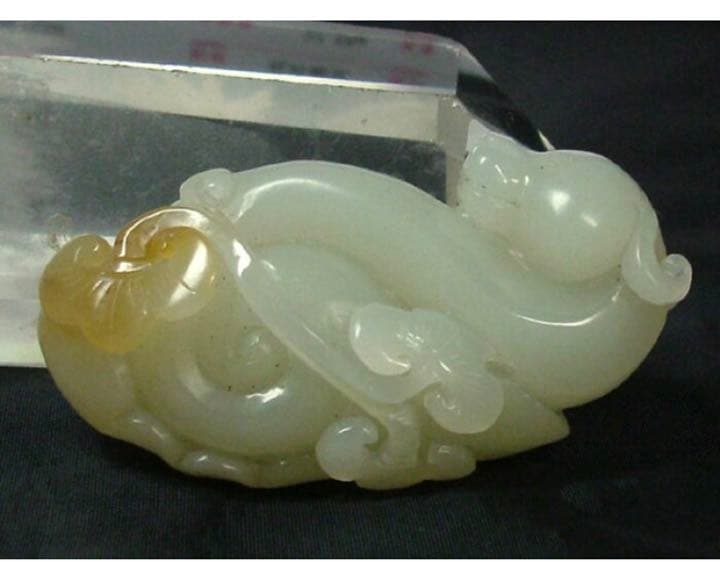 和田白玉（ほーたんはくぎょく）「神獣飾」