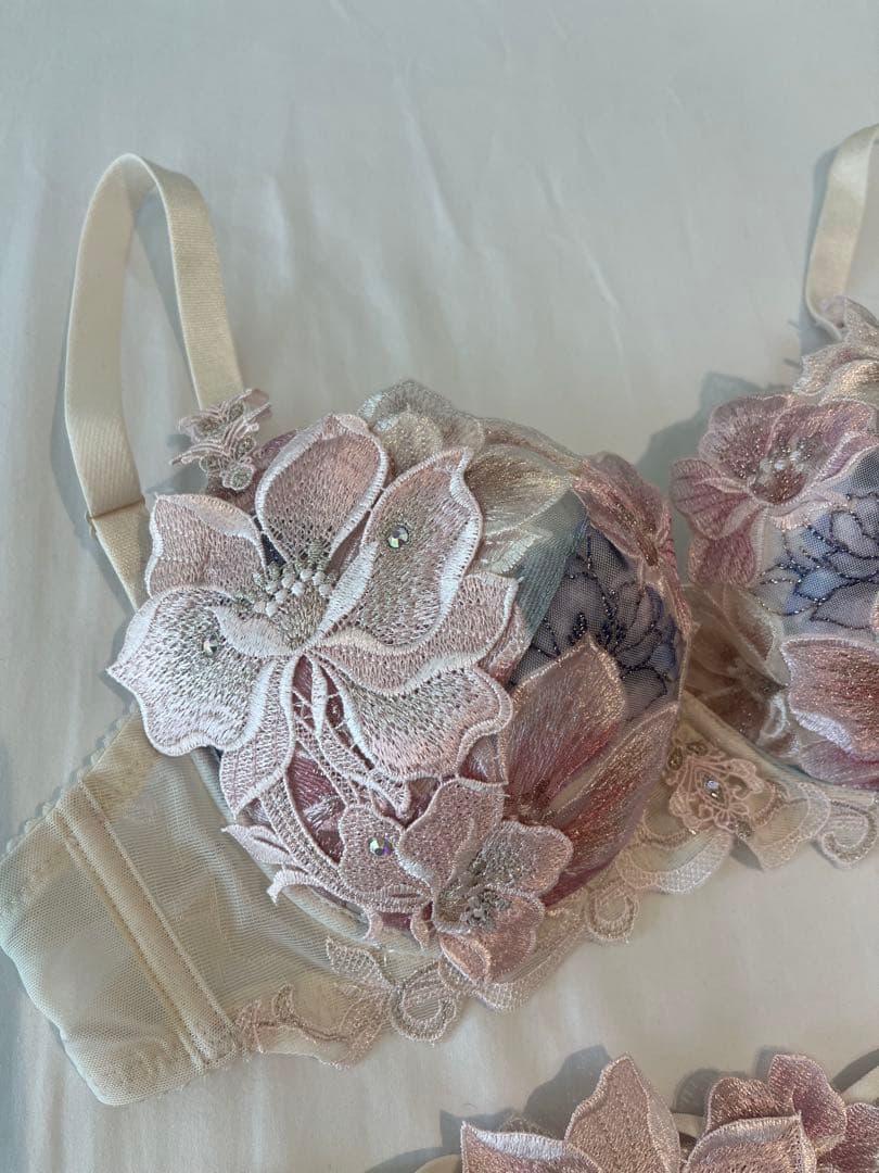 【サルート限定発売】プライムグループE65ブラジャーTバックMサイズショーツ