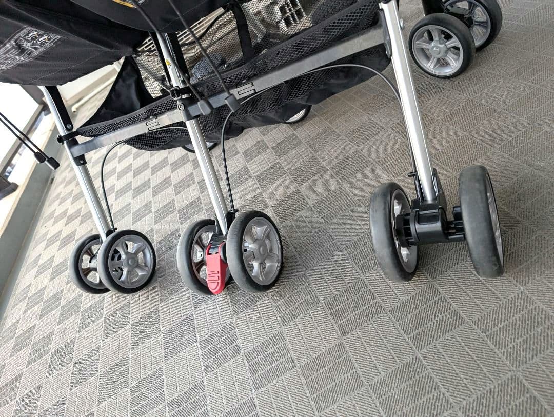 【匿名送料込・直引取１万】コンビ　ツインスピン　二人乗り　双子　ベビーカー