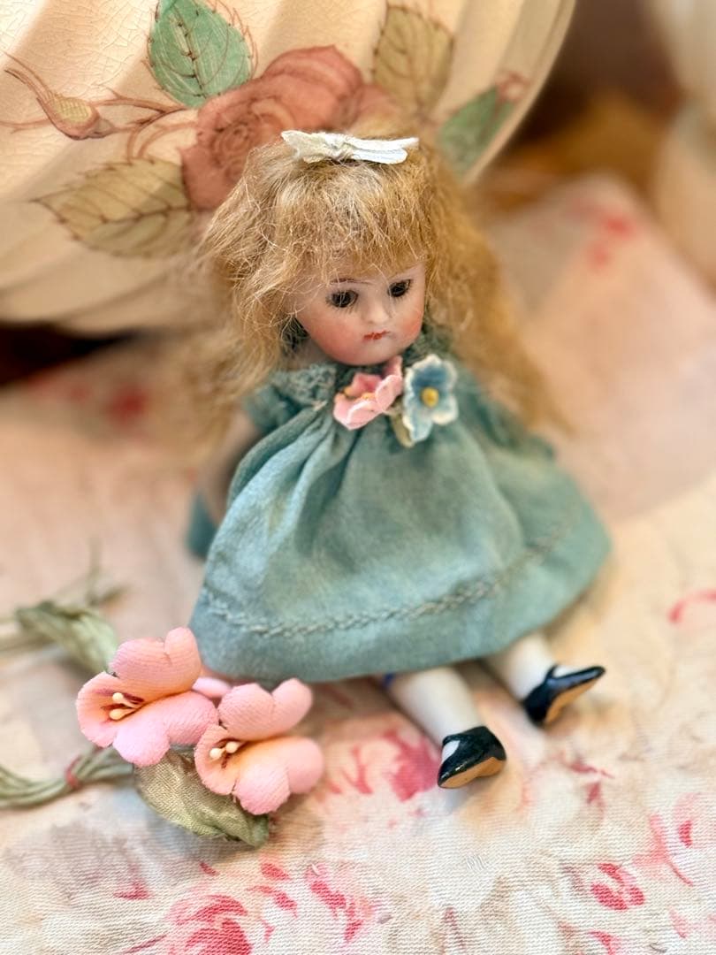 アンティーク　ミニョネット　ドール