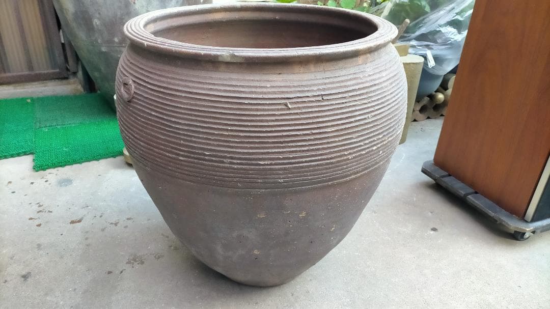 粘土製リブデザイン水鉢 ◆ 【 旧家土蔵品 】 ◆ 《 特大 壺 》 ◆