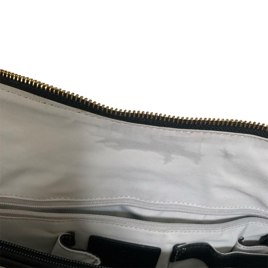 lururu★角擦れ無し美品★COLE HAAN★レザー素材機能的なバッグ