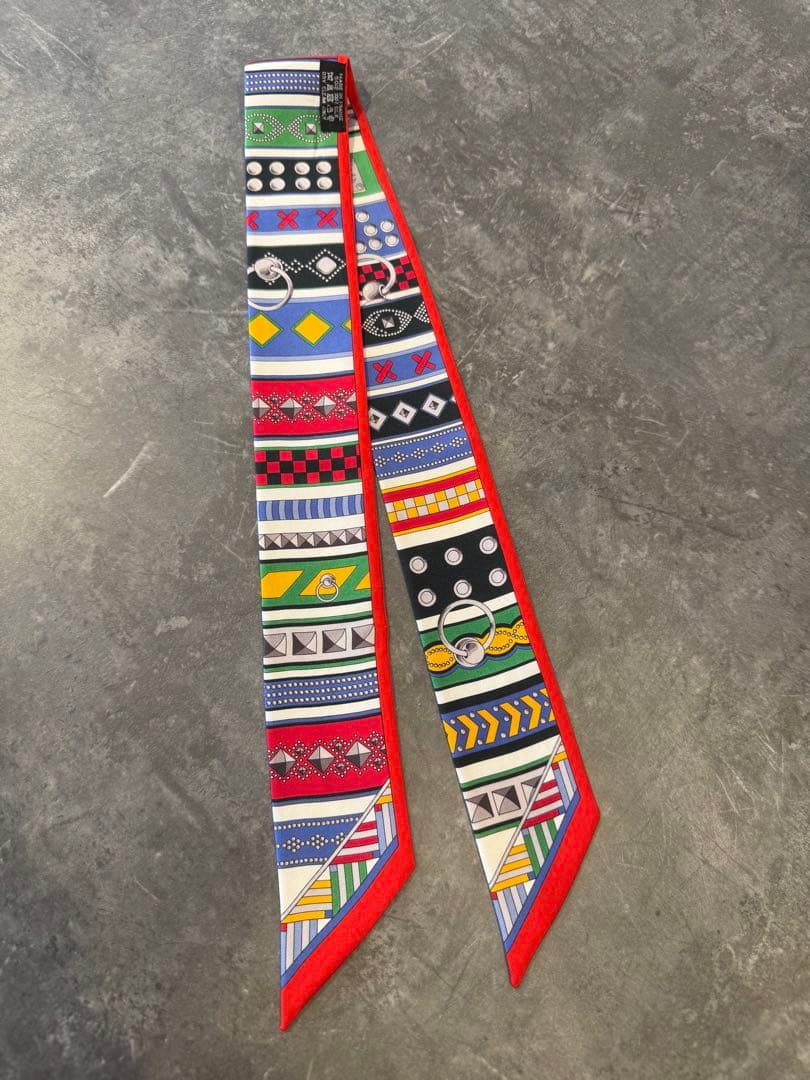 hermesエルメス ツイリー シルク レッド系×マルチカラー　美品