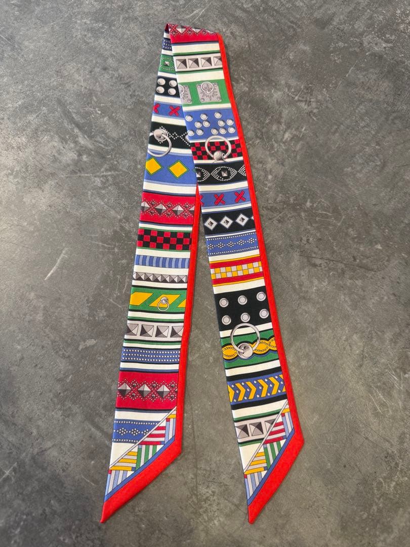 hermesエルメス ツイリー シルク レッド系×マルチカラー　美品