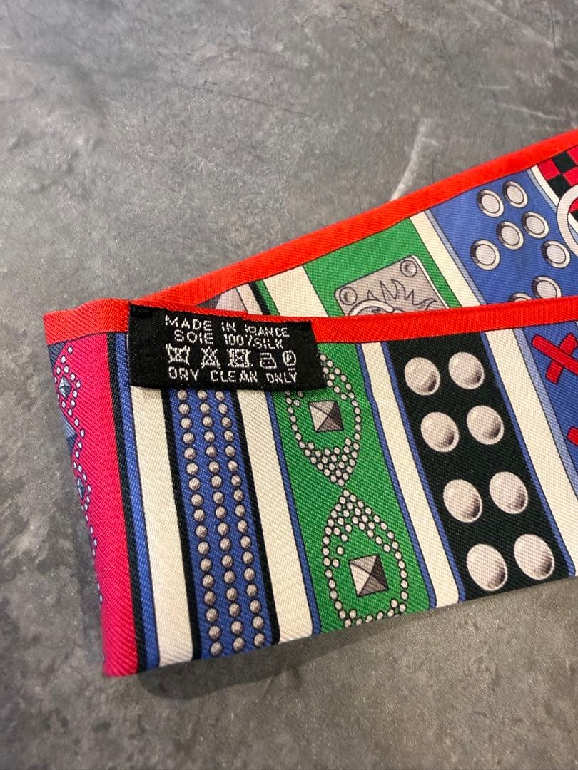 hermesエルメス ツイリー シルク レッド系×マルチカラー　美品