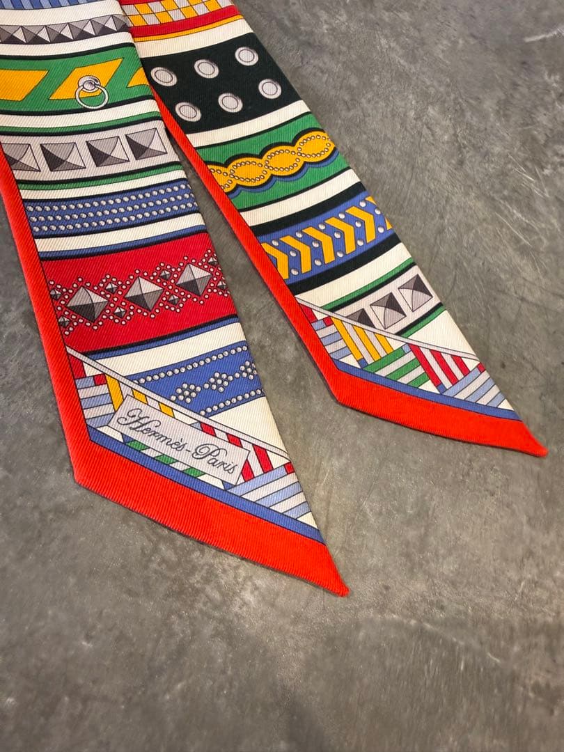hermesエルメス ツイリー シルク レッド系×マルチカラー　美品