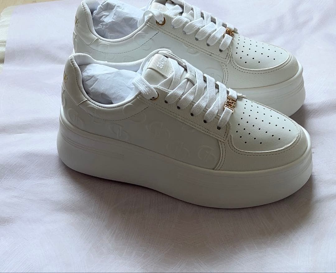 DIANTE EMBOSS LOGO SOLE SNEAKERS ホワイト
