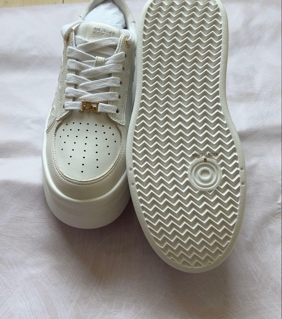 DIANTE EMBOSS LOGO SOLE SNEAKERS ホワイト