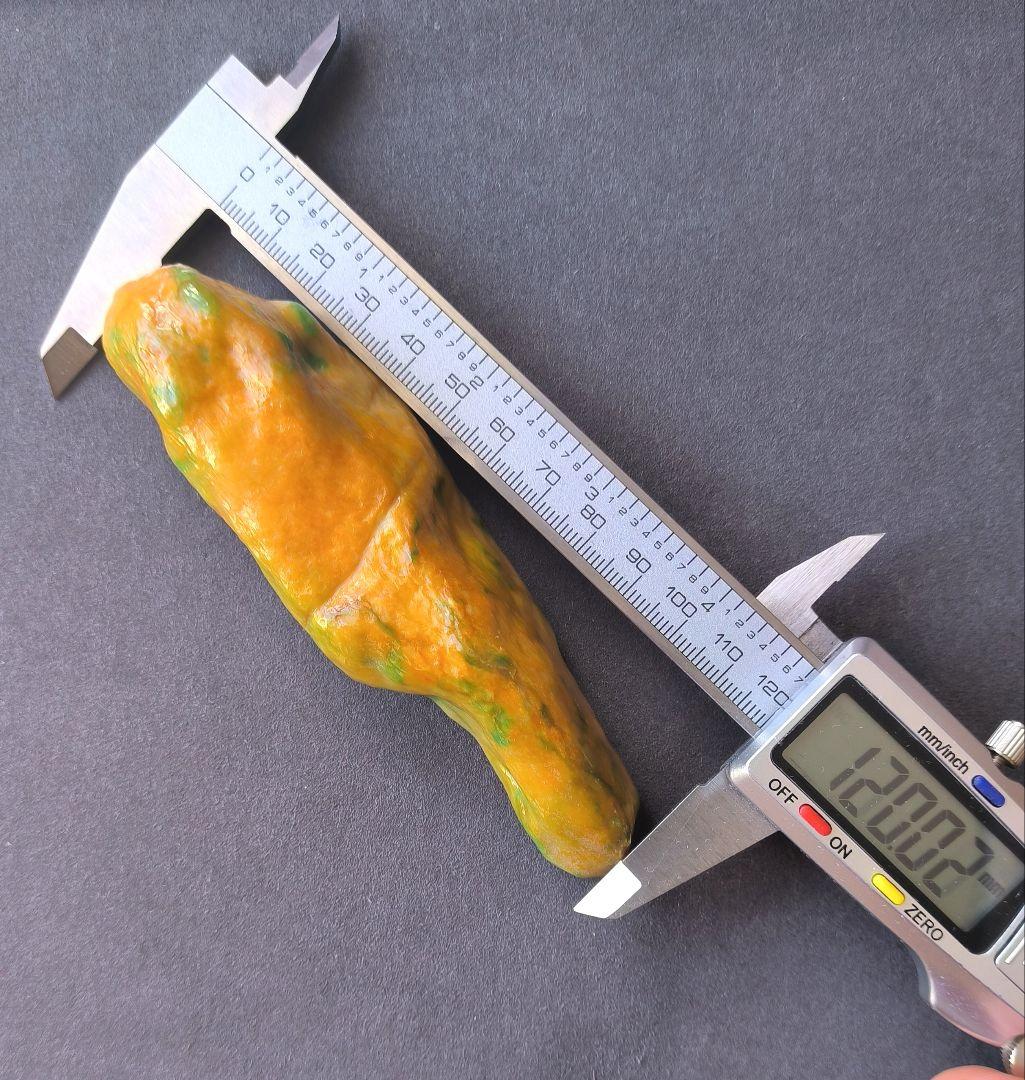 【極上】ミャンマー産黄翡翠のルース(186ｇ)