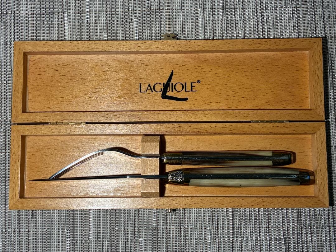101【廃盤】Laguiole 牛角白ハンドル 真鍮 ナイフ＆フォークセット