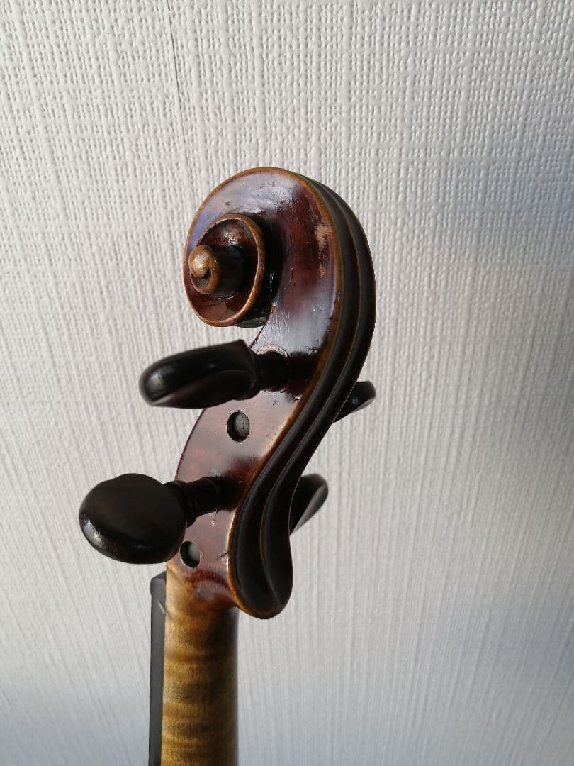 オールドフレンチ　ヴァイオリン　(An old French violin)