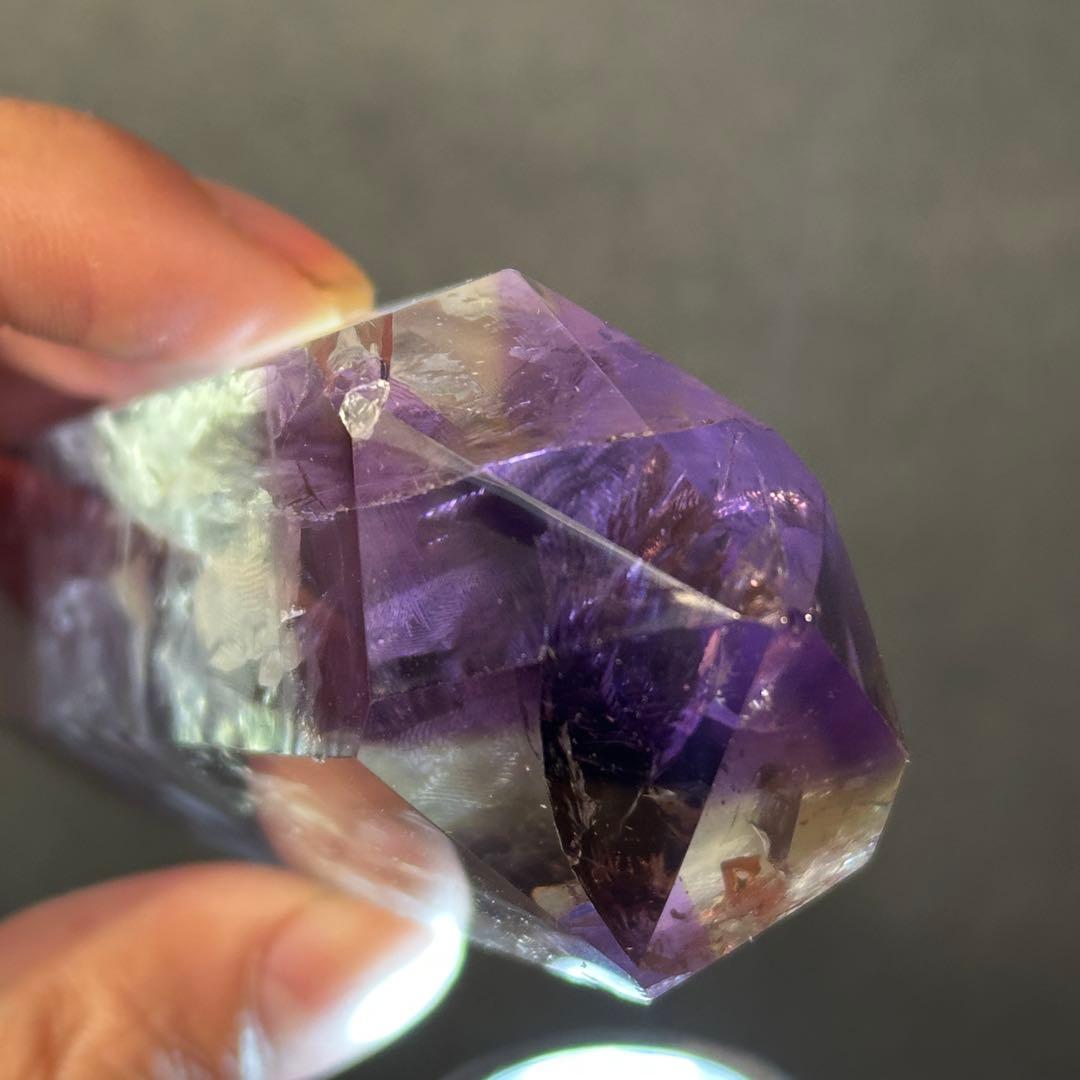 天然石アメジストのポイント　天使の指紋付き　置物G.201