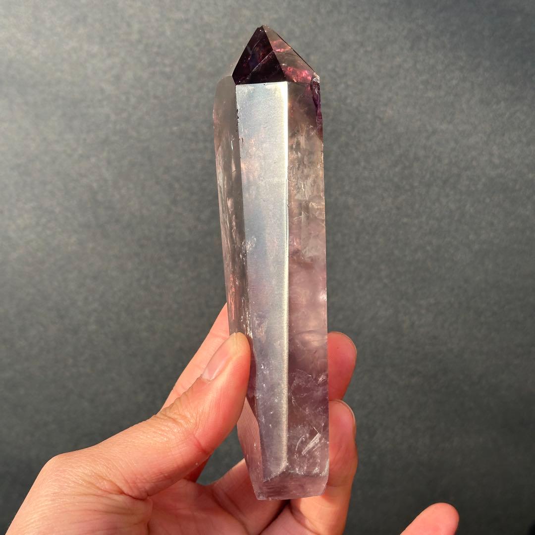 天然石アメジストのポイント　天使の指紋付き　置物G.201