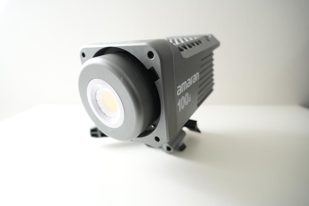 Amaran 100d 撮影ライト ビデオライト