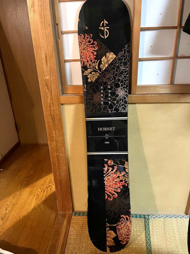 CROOJA HORNET139cmクロージャホーネット　スノーボード