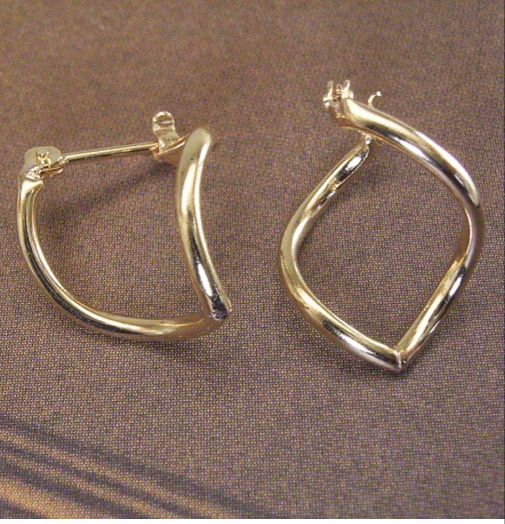 18金 ツイスト フープ ピアス k18 ゴールド 美品