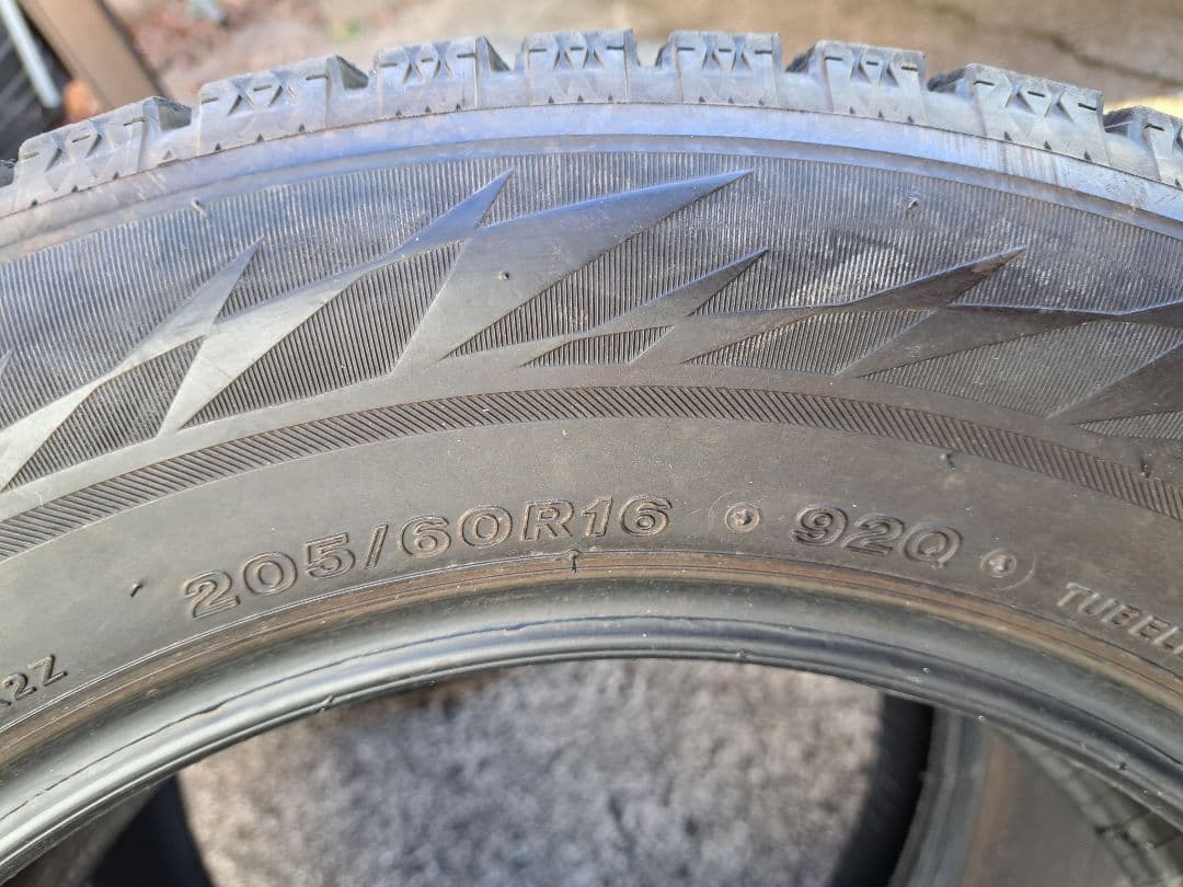 バリ山！205/60R16×4絶対人気ブリヂストンブリザックVRX！送料￥900