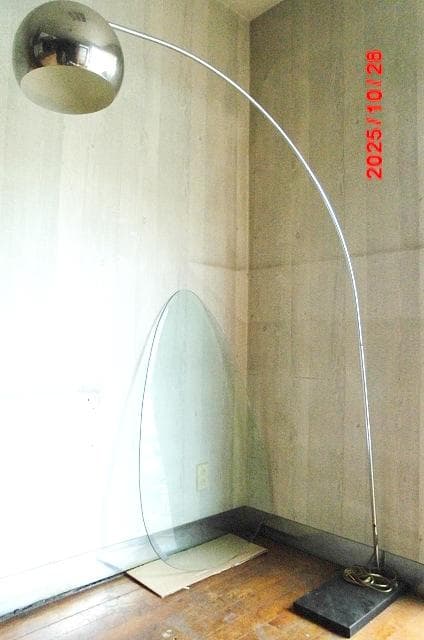 当時のビンテージ フロアランプ LAで入手した品物