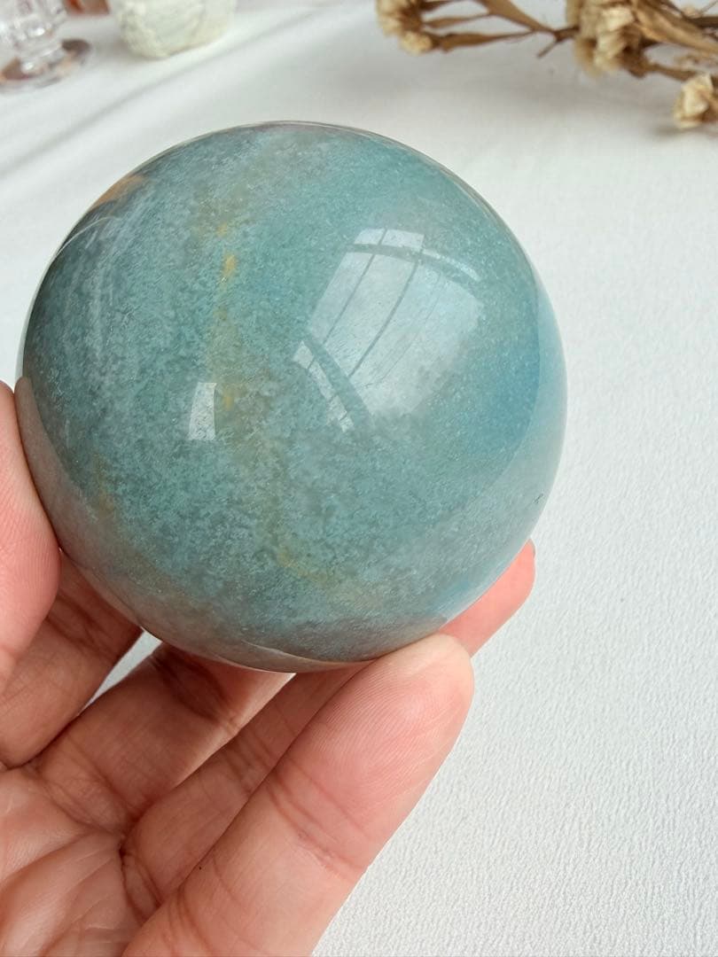 ☆癒し系天然石☆優しい水色を楽しめるトロレアイトスフィアΦ64mm