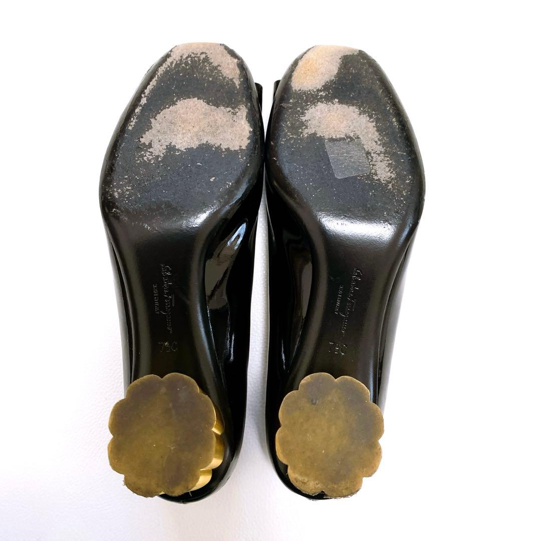 美品 フェラガモ　フラワーヒール エナメル ブラック 37.5