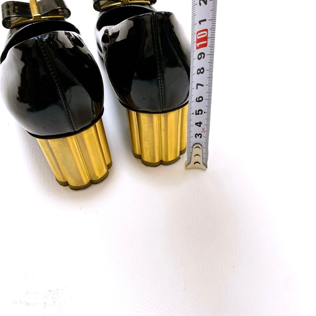 美品 フェラガモ　フラワーヒール エナメル ブラック 37.5