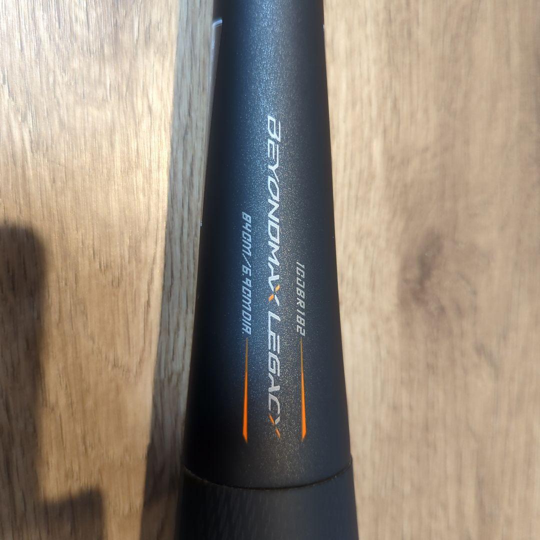 【お得！】新品・軟式用レガシー ミドル(84cm/730g)(バットケース付)